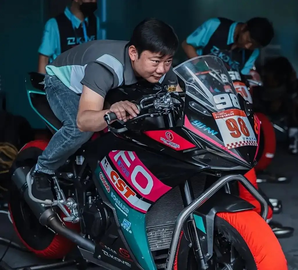 县城修车工,用20年成为世界冠军